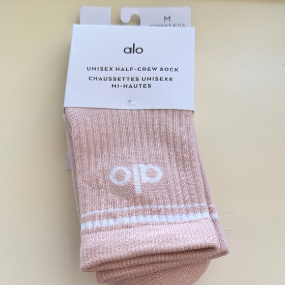 ALO Yoga Other - ALO Yoga Unisex Half-Crew Sock - Soft Pink